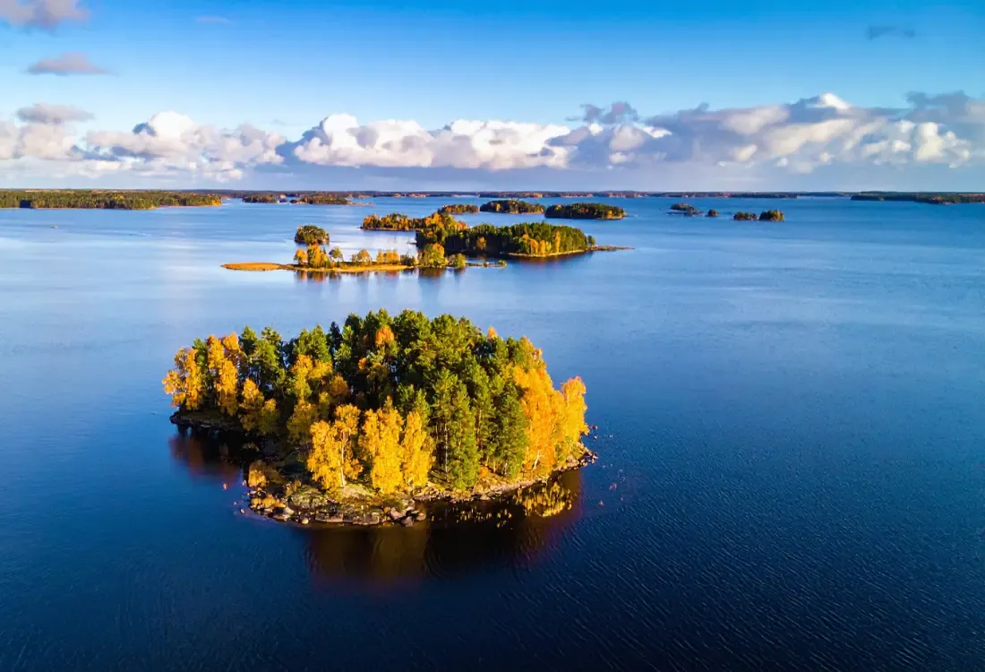 Ympäristötekniikka on tärkeää, sillä vedenkäsittely, jätevedenpuhdistus ja ravinteiden poistaminen on edellytys puhtaalle juomavedelle ja vesistöjen elinvoimaisuudelle. Tutustu seudun lisäksi muihin alueisiin, sillä puhdistamo jossain toisaalla voikin olla energiatehokkaampi.